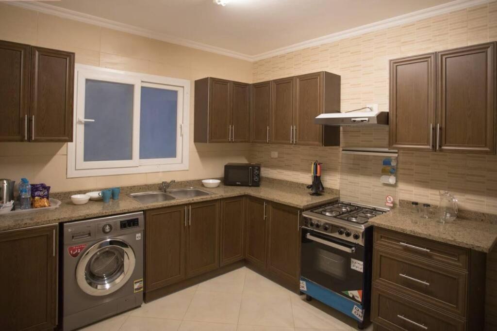 Parkside Boutique 3 Bbr Serviced Apartment - Ocean Blue - Near Airport Каир Экстерьер фото